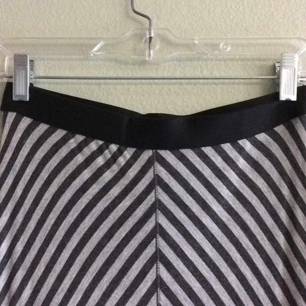 Like New Max Studio Women’s Chevron Striped Maxi Skirt - Picture 4 of 4